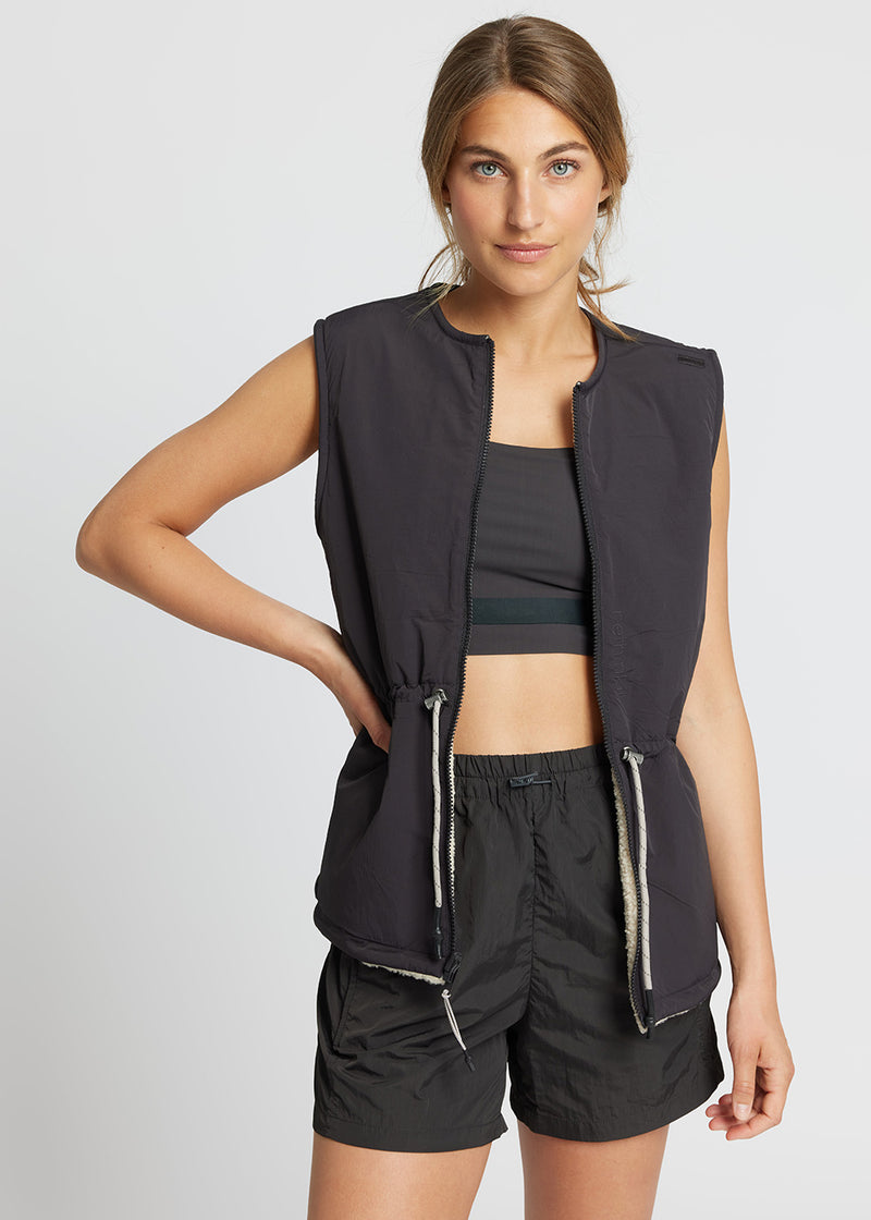 Rethinkit Reversible Fuzzy Gilet Laksa Jackets 3356 sandshell